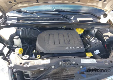 2015 Chrysler Town & Country Touring из США, поврежденный, VIN 2C4RC1BG5FR638144